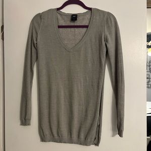 Gray 3/4 sleeve v neck knit top